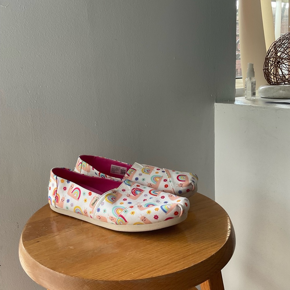 New TOMS white rainbow snails print